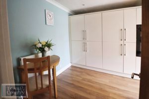DIXON WAY - click for photo gallery